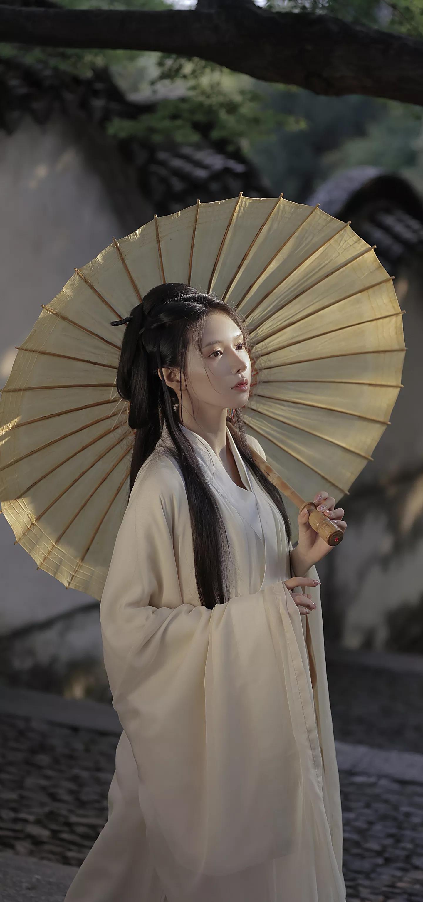 唯美古风金黄汉服美女壁纸,梦回大唐汉服夜景拍摄