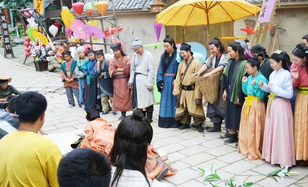 横店20万群演真实现状,横店20万群众演员现状