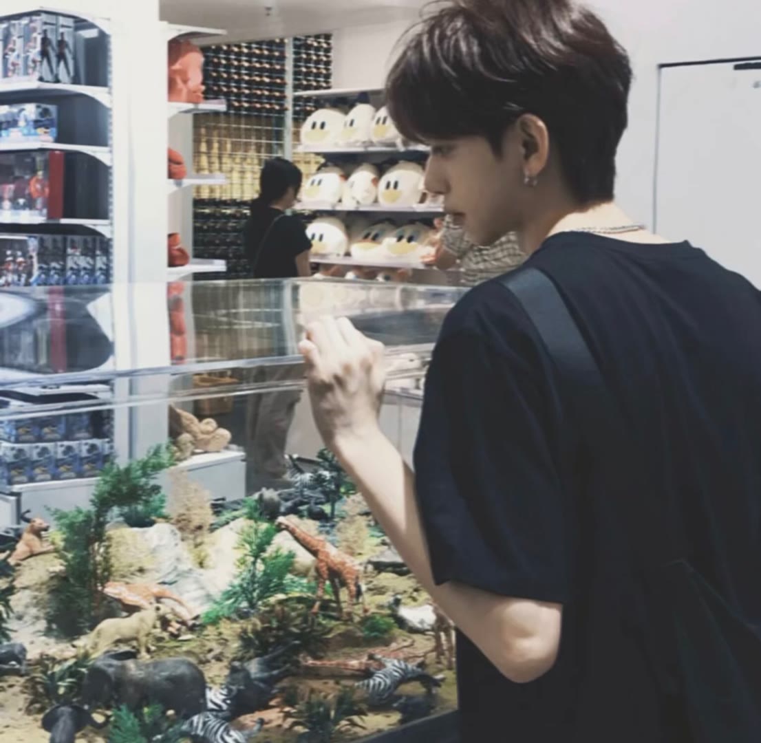 氛围感男生头像真人戴耳机,氛围感男生头像成熟稳重高清