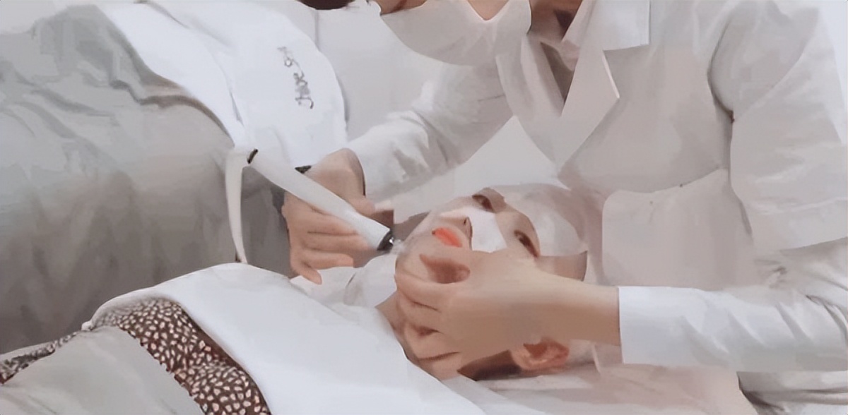 鼻子的黑头跟草莓一样,草莓黑头怎么去除最有效