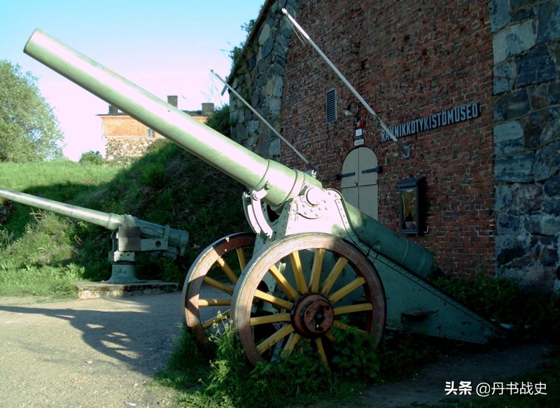 芬兰在二战期间有多囧?看看当时仍在使用的老爷装备就知道了