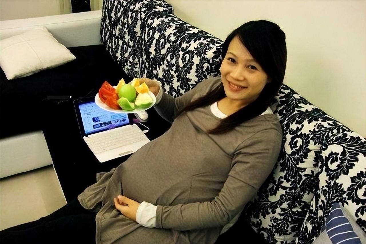 孕妈常吃三种食物远离难看妊娠纹,胎儿羊水多吃什么食物好