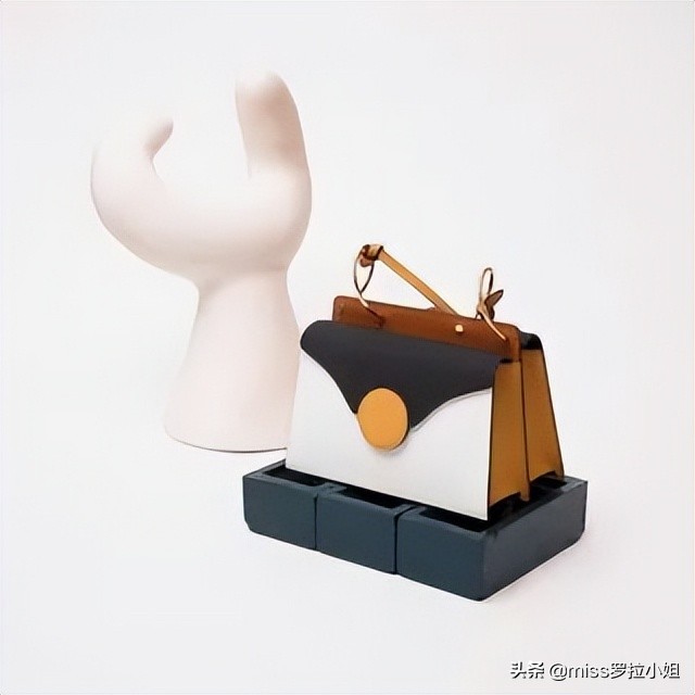 袁咏仪买名牌包包,袁咏仪同款小包