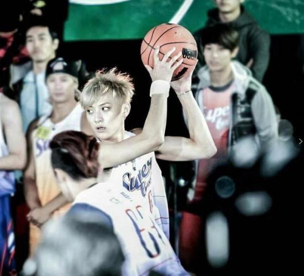 黄子韬与聋哑发小交流,黄子韬和他的聋哑朋友