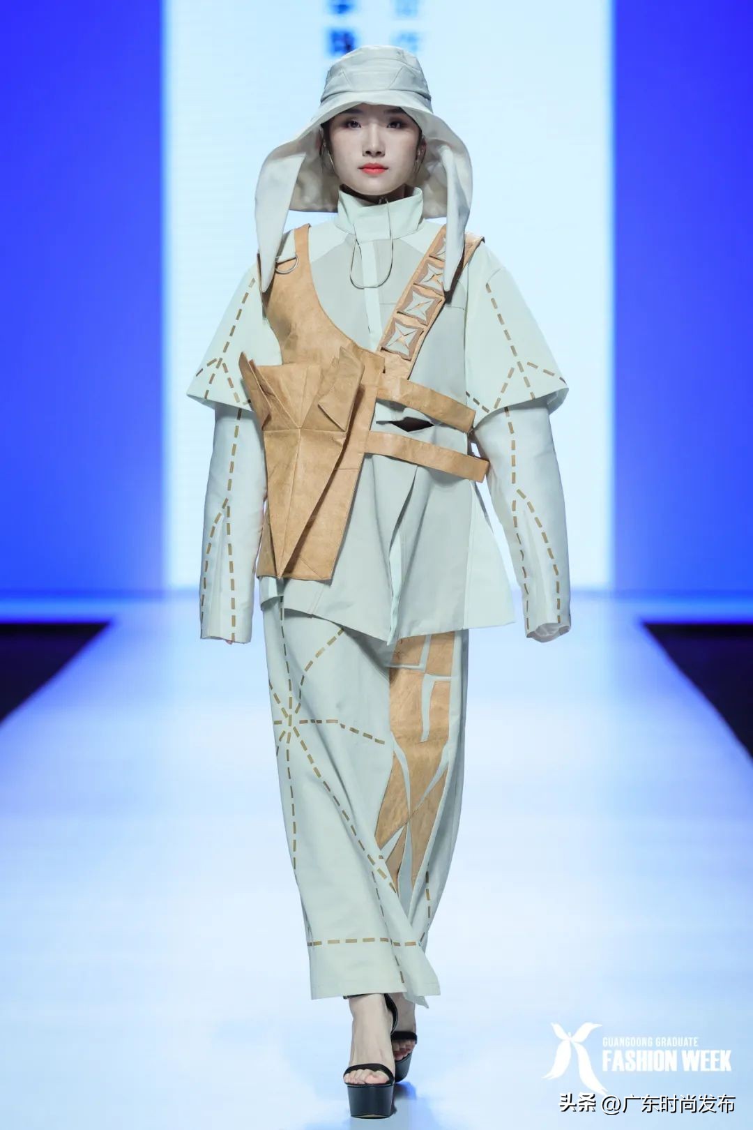 致青春以设计之歌！北京理工大学珠海学院服装设计毕业作品展演——2023中国（广东）大学生时装周