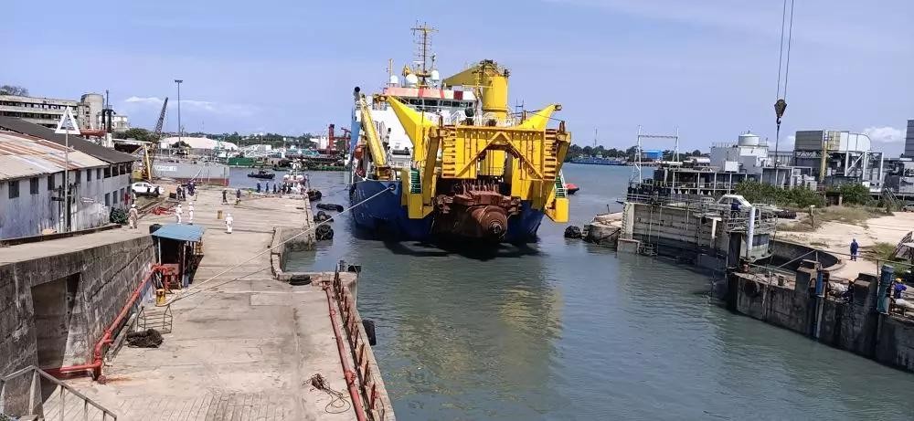 中国挖泥船最早进口哪个国家,大型挖泥船中国作用