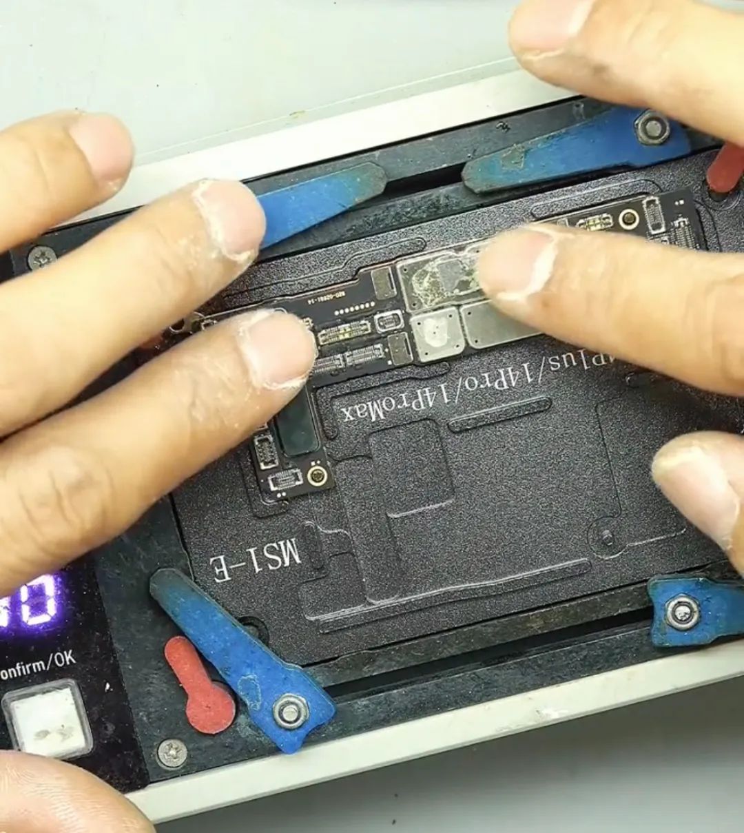 没有高刷的iphone14值得买吗,iphone14到手后需要买充电头吗