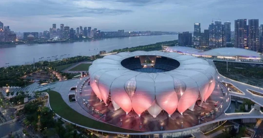 最大的体育场能容纳多少人,中国最大的体育场