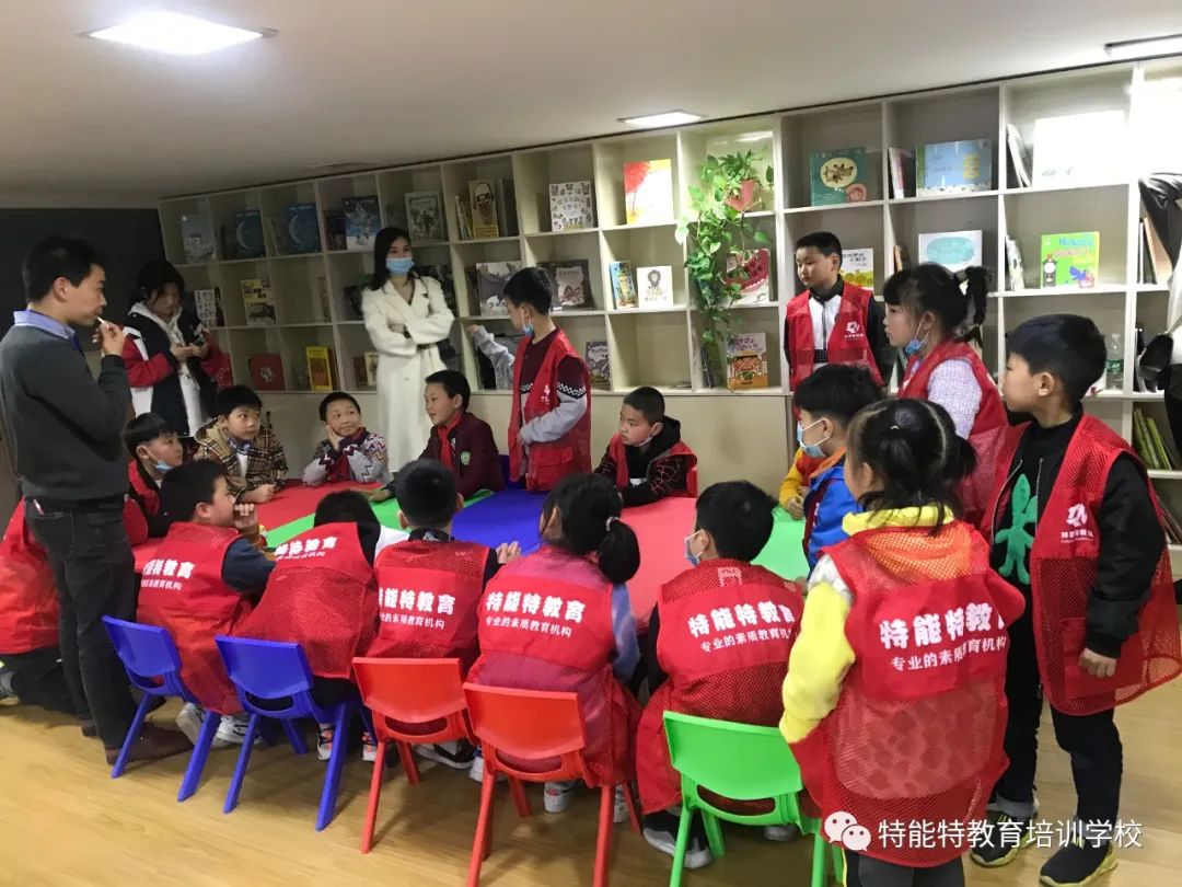 巴*特中**能特教育举行少儿机器人足球大赛