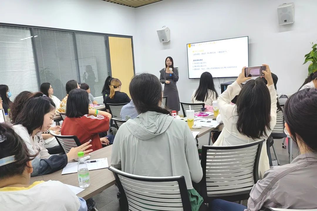 探索无限可能的“她”——孕育乐享女大学生创业沙龙活动火热举行