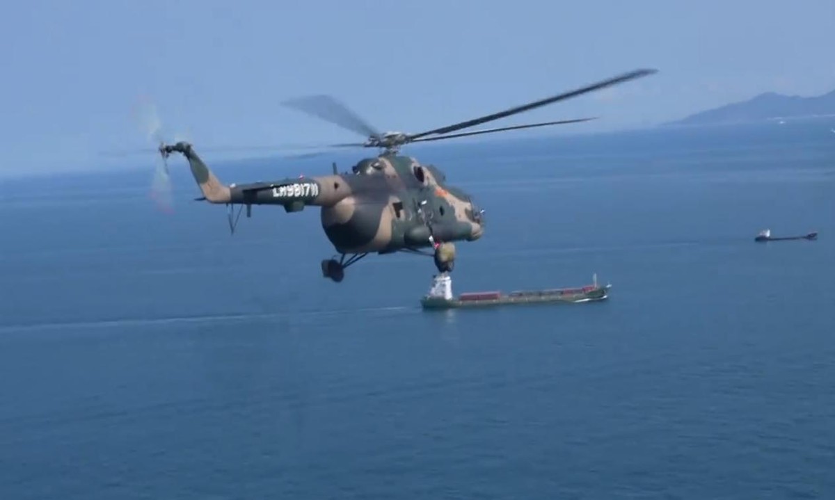 武直-10降落到军舰上，可跨海突击作战，美军亲测靠谱