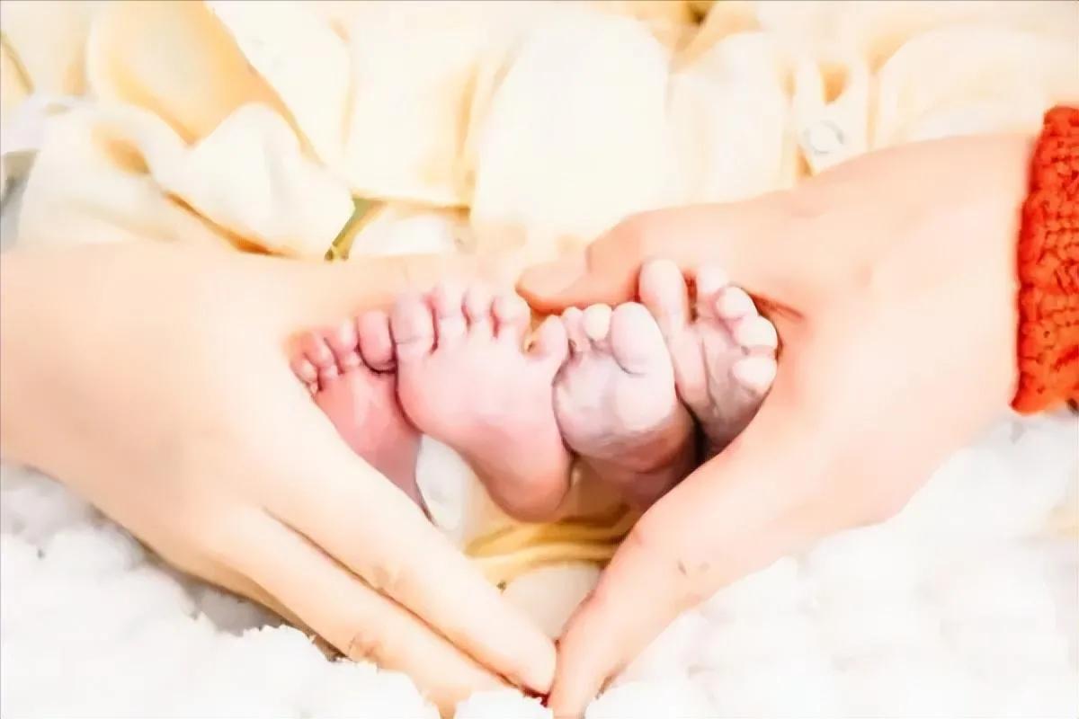 因嫌家属红包太少，助产士缝住产妇“肛门”？真相如何？