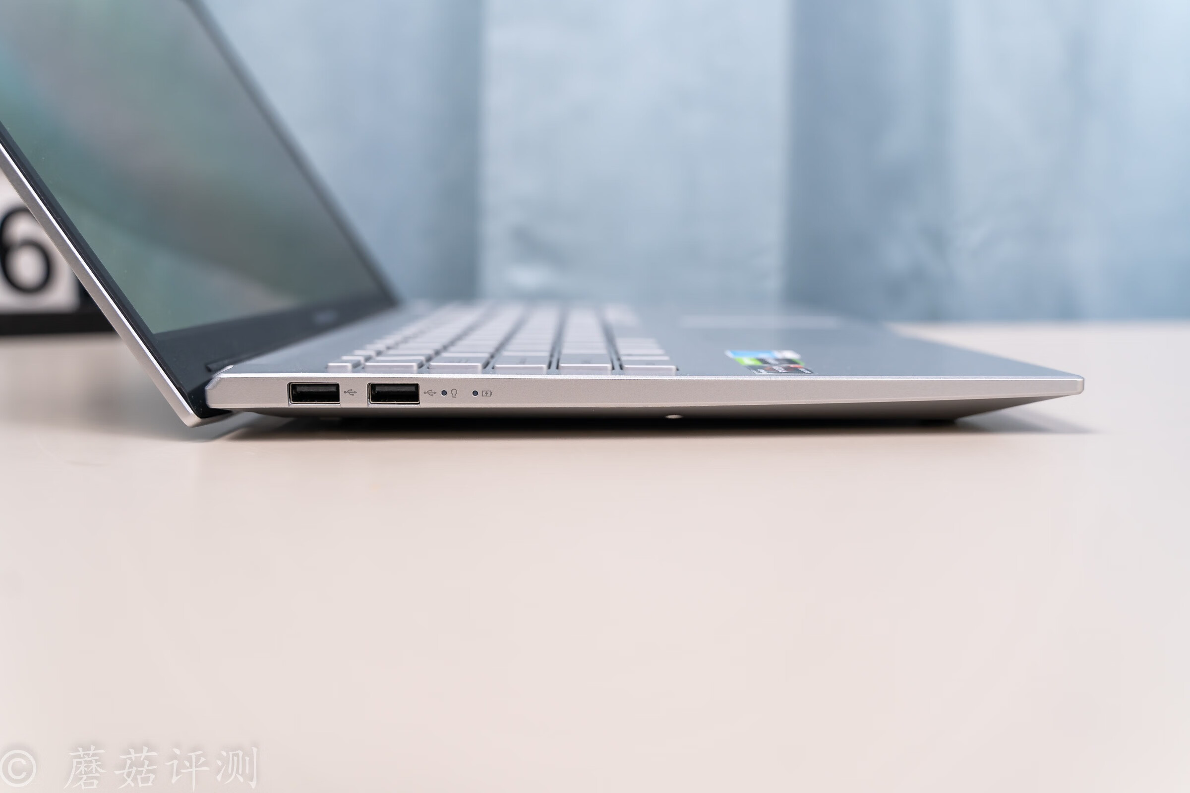 华硕无畏pro15锐龙版和灵耀pro14,轻薄本华硕无畏pro15游戏测评