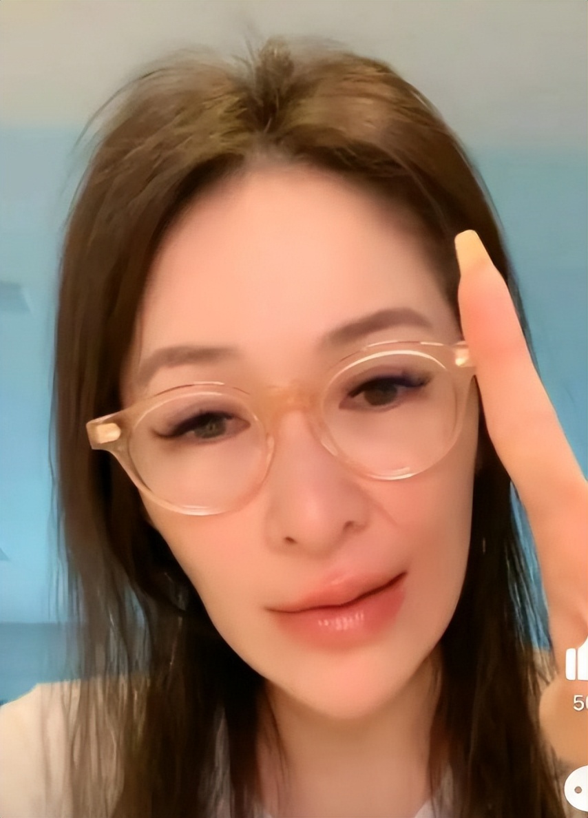 萧亚轩得知李玟离世大哭,萧亚轩早期探班李玟