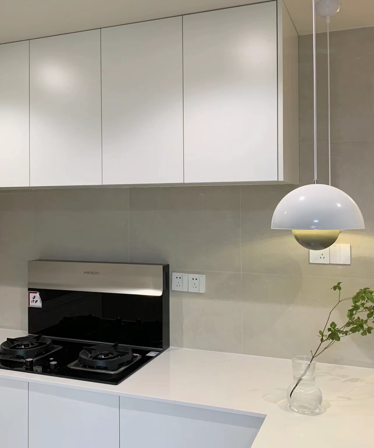 橱柜不做背板怎么处理,橱柜不做下沿注意事项