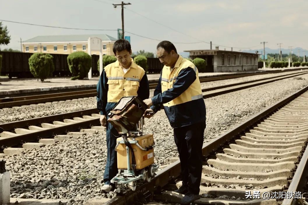 钢轨涡流探伤操作,钢轨探伤数据分析图谱