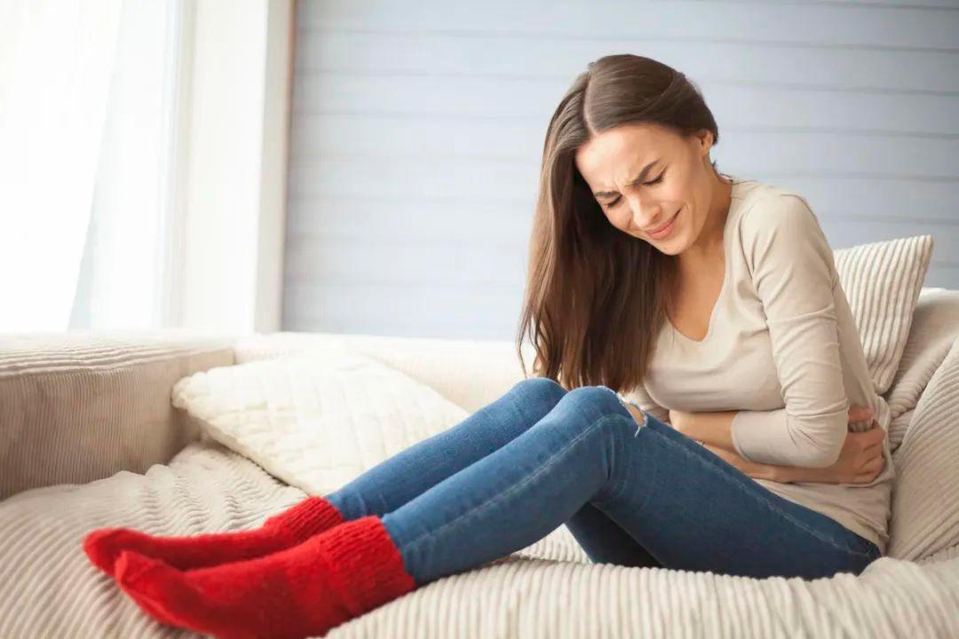 女人摘掉卵巢后与正常女人的区别,女性摘掉子宫会显老吗