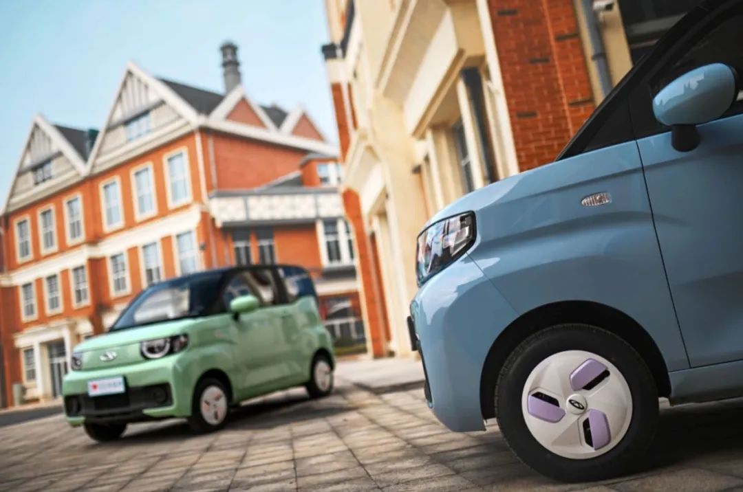 奇瑞qq冰淇淋和mini对比,五菱宏光mini和奇瑞冰淇淋选哪个