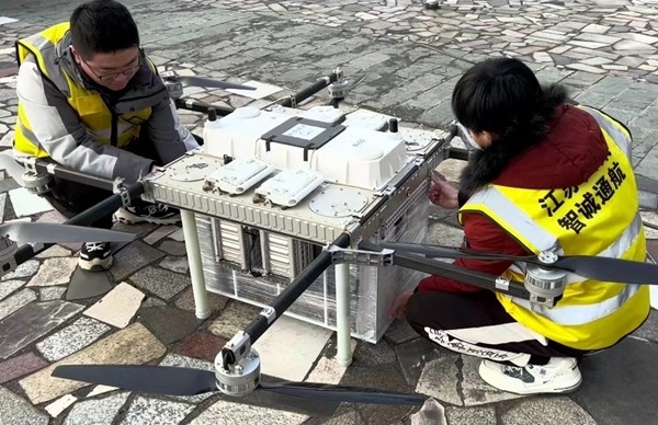 全国首个无人机血液运输航线通航,无人机输送血浆