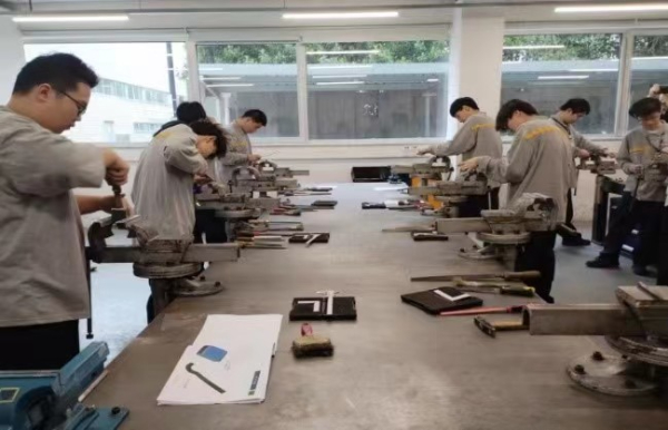 申报新建高等职业技术学院条件,大力发展技师学院