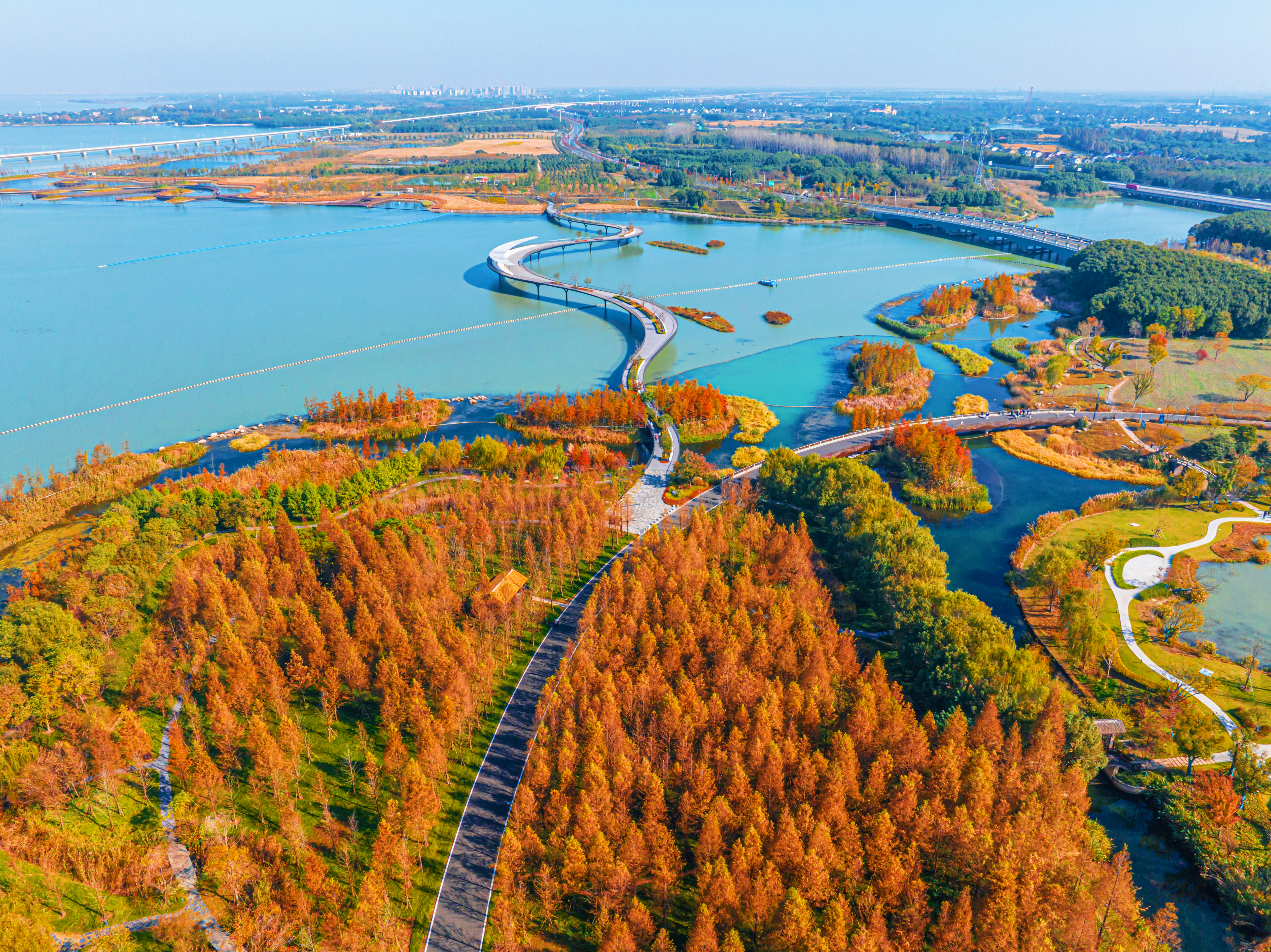 瞭望特色小镇,航拍小城镇视频