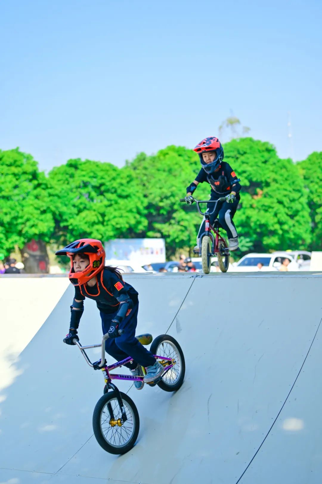 红色半程马拉松赛鸣枪,黄江迷你马拉松