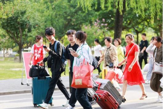 西安培华学院哪一年升的本科,西安培华学院新生报名了吗
