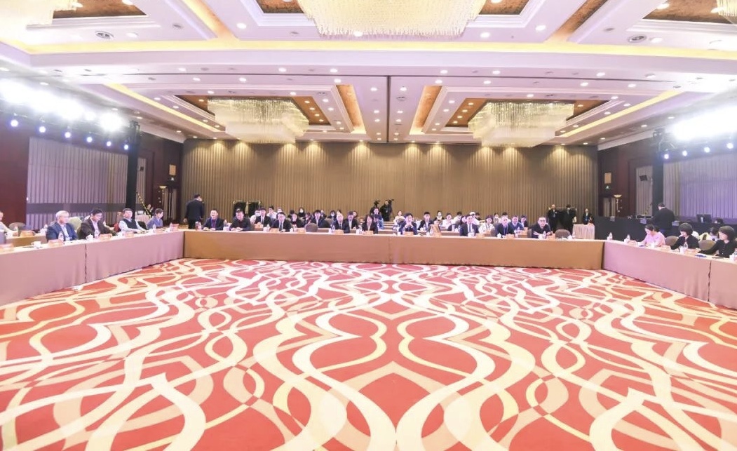 国内质子重离子设备,首台重离子