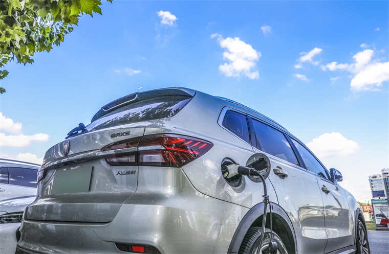 比亚迪卖一辆车净赚9000元！中国产销规模全球第一，专家：除特斯拉、比亚迪，大多数车企都在亏损【附新能源汽车行业竞争分析】