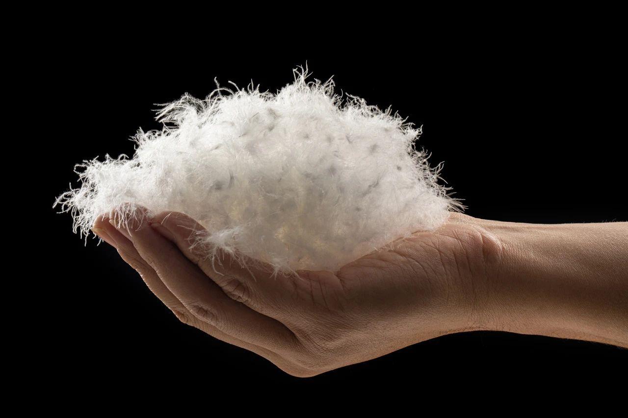 羽绒服被子收拾妙招,羽绒服存放不当有染色怎么去除