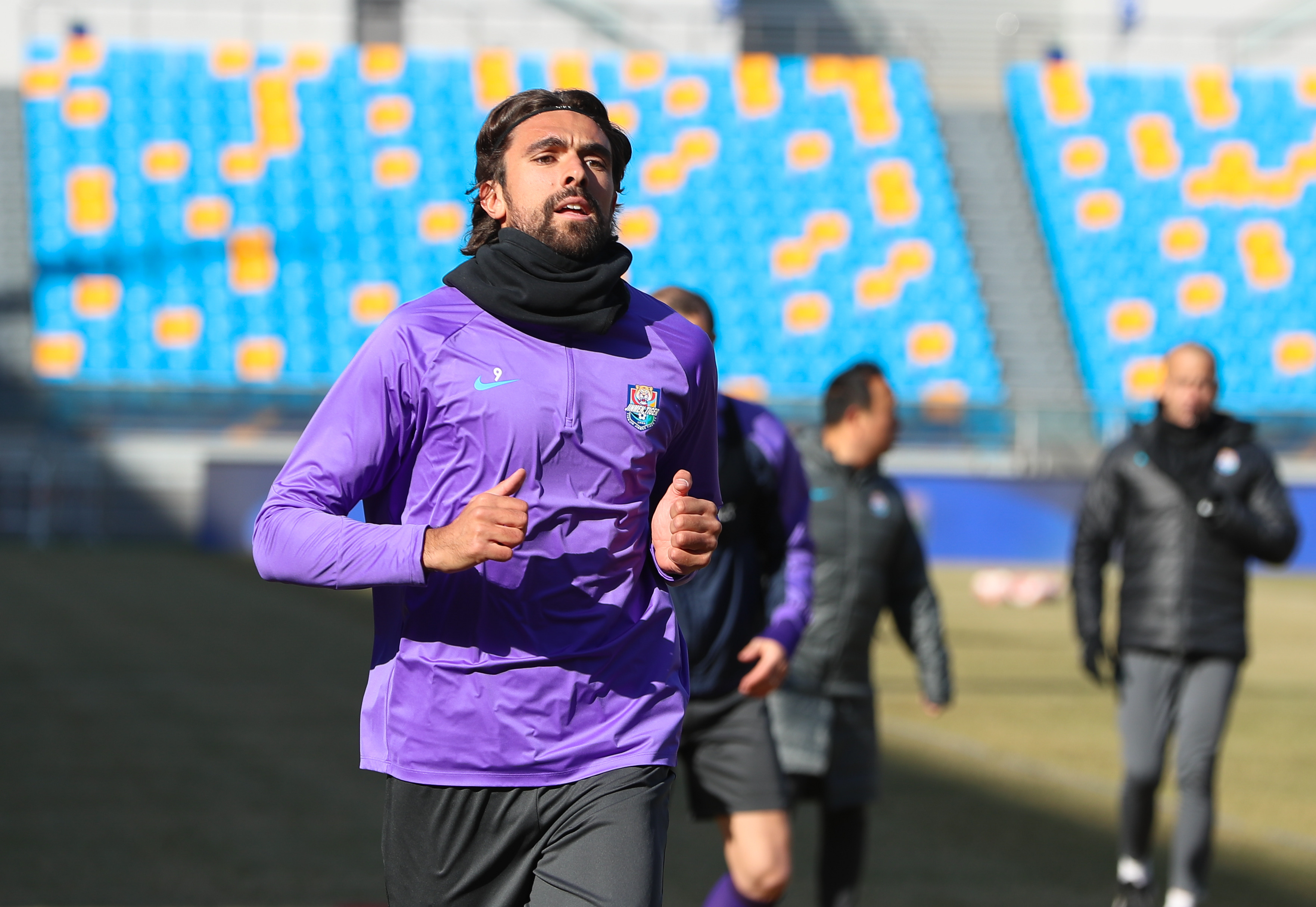 热辣滚烫，奔腾吧，“滨城”足球！