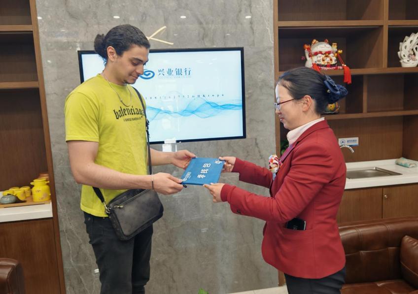 “Verygood！”兴业银行这项服务丝毫不“见外”