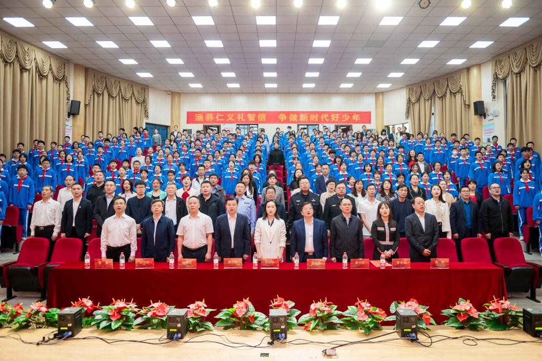 湖南怀化市师大附属学校,湖南师大附中特立中学揭幕