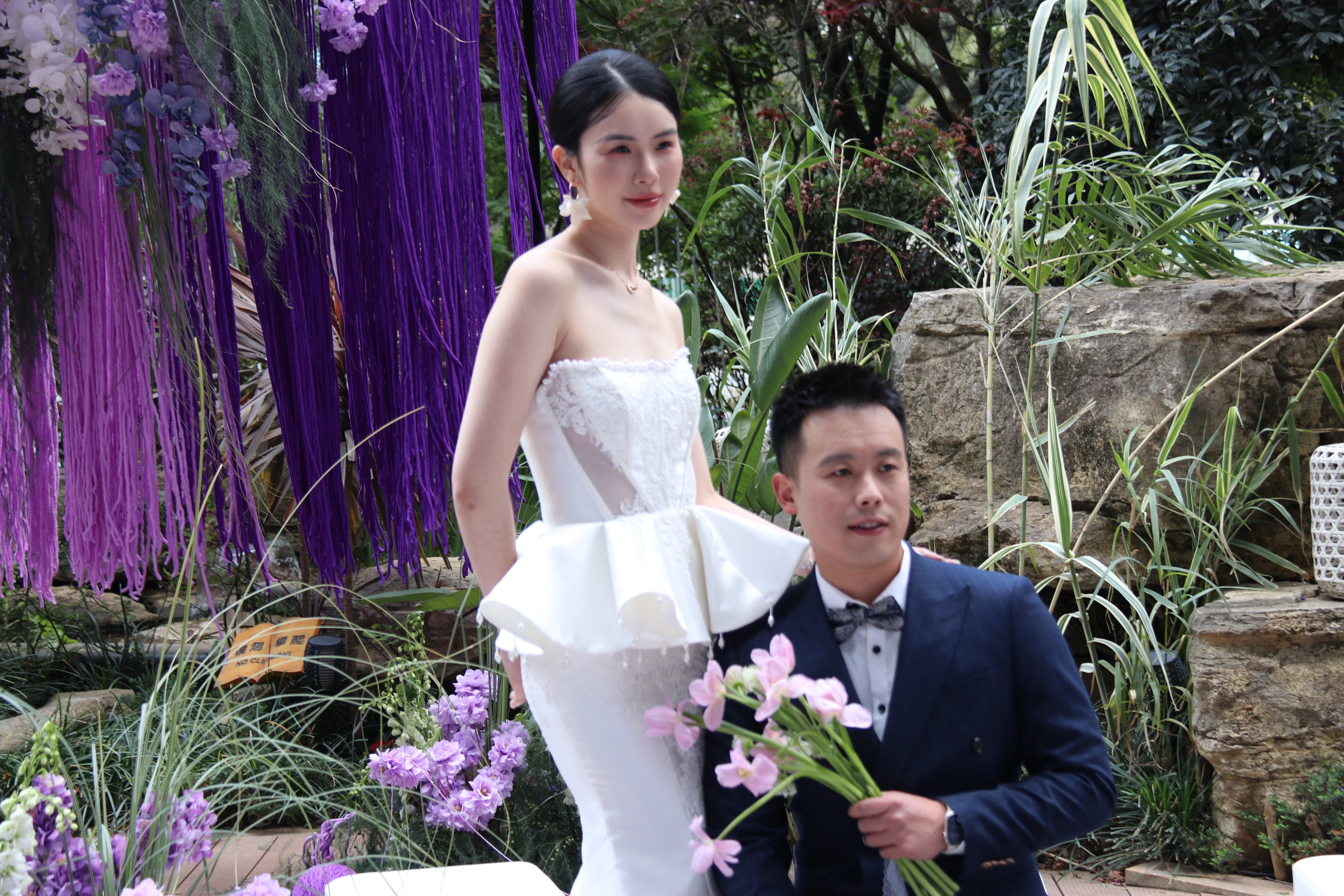 昆明户外草坪婚礼推荐,昆明户外草坪婚礼高级感