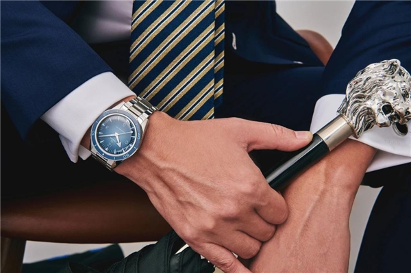 欧米茄海马系列SeamasterinSummerBlue，奏响蓝色狂想曲