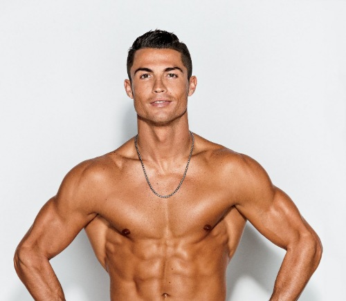 c罗晒全家福女友和五个孩子出镜,c罗官宣二女儿