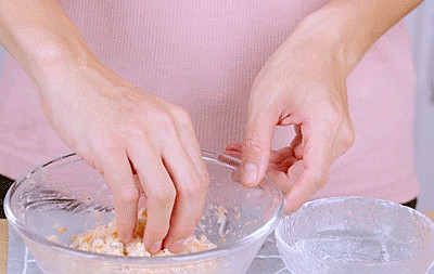 配着这盘小米鲜虾丸，米饭可以吃三大碗