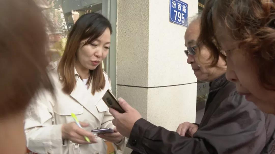 港沿镇的张阿姨是怎么把菜卖到市区的？