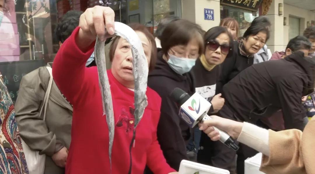 港沿镇的张阿姨是怎么把菜卖到市区的？