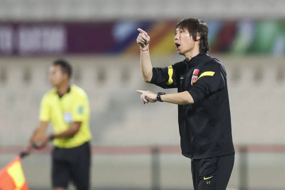 李铁输球后发言引足协不满,国足对阿曼李铁