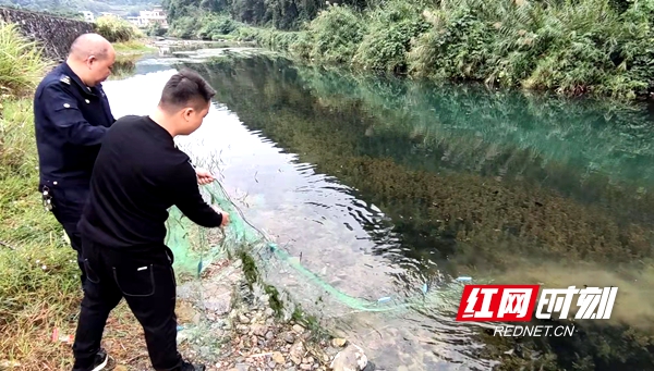 勇挑护水之责做护河治水的忠诚卫士——记邵阳新宁最美护河员李明