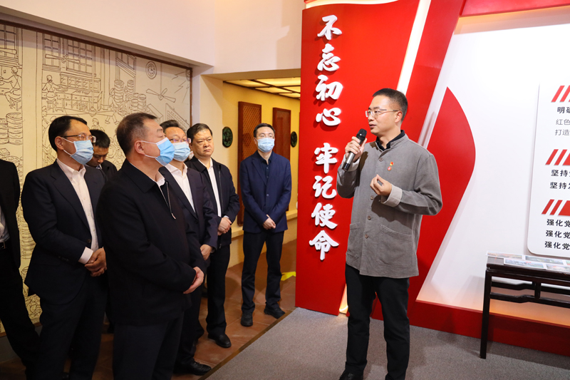 陕西省安康市市委副书记、市政府市长武文罡一行人到陈李济学习考察