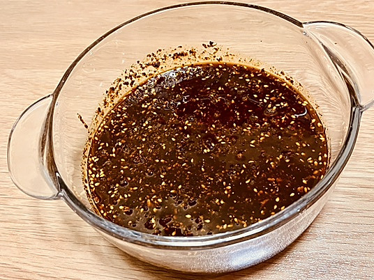 剔出来的羊肥膘别浪费,熬个羊油辣子喝汤拌面美滋滋