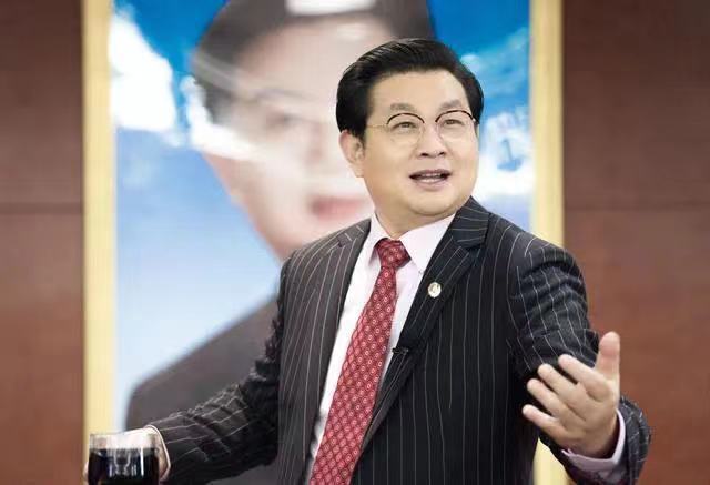 上海文峰浩哥“消失”：门店出过人命、妻子偷过税，用还阳劝老人办卡