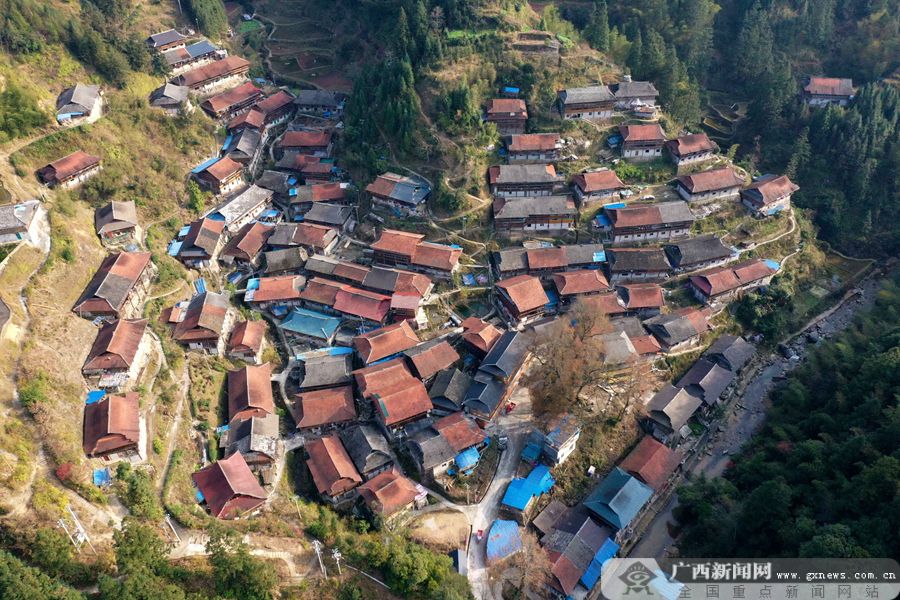 广西融水苗寨雪景如诗如画,广西融水苗寨全景图