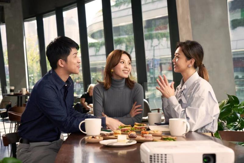 以数字创新焕新第三空间星巴克1971客厅等新功能在美团首发