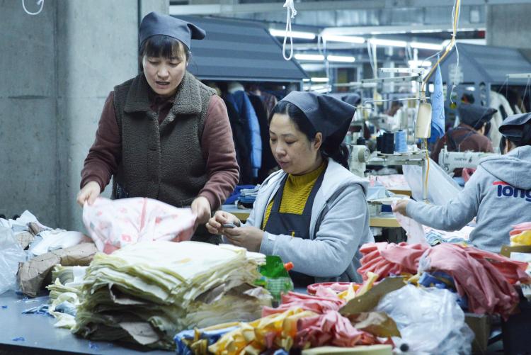 “来自邢台的年货”系列报道之三丨过新年，穿新衣！宁晋童装企业生产忙