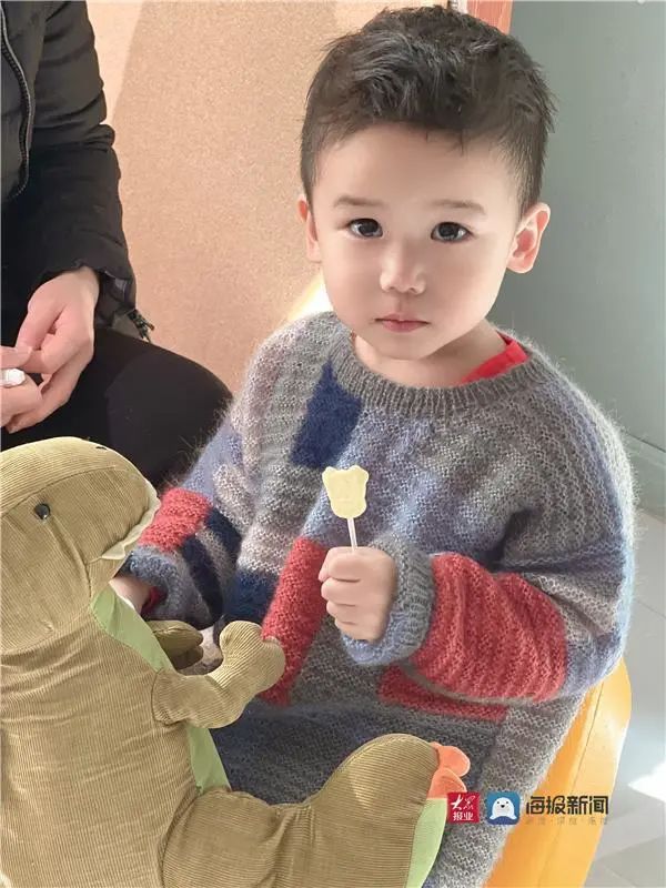 奶奶为儿子织14000元同款毛衣,大学生晒5件奶奶织的限量版毛衣