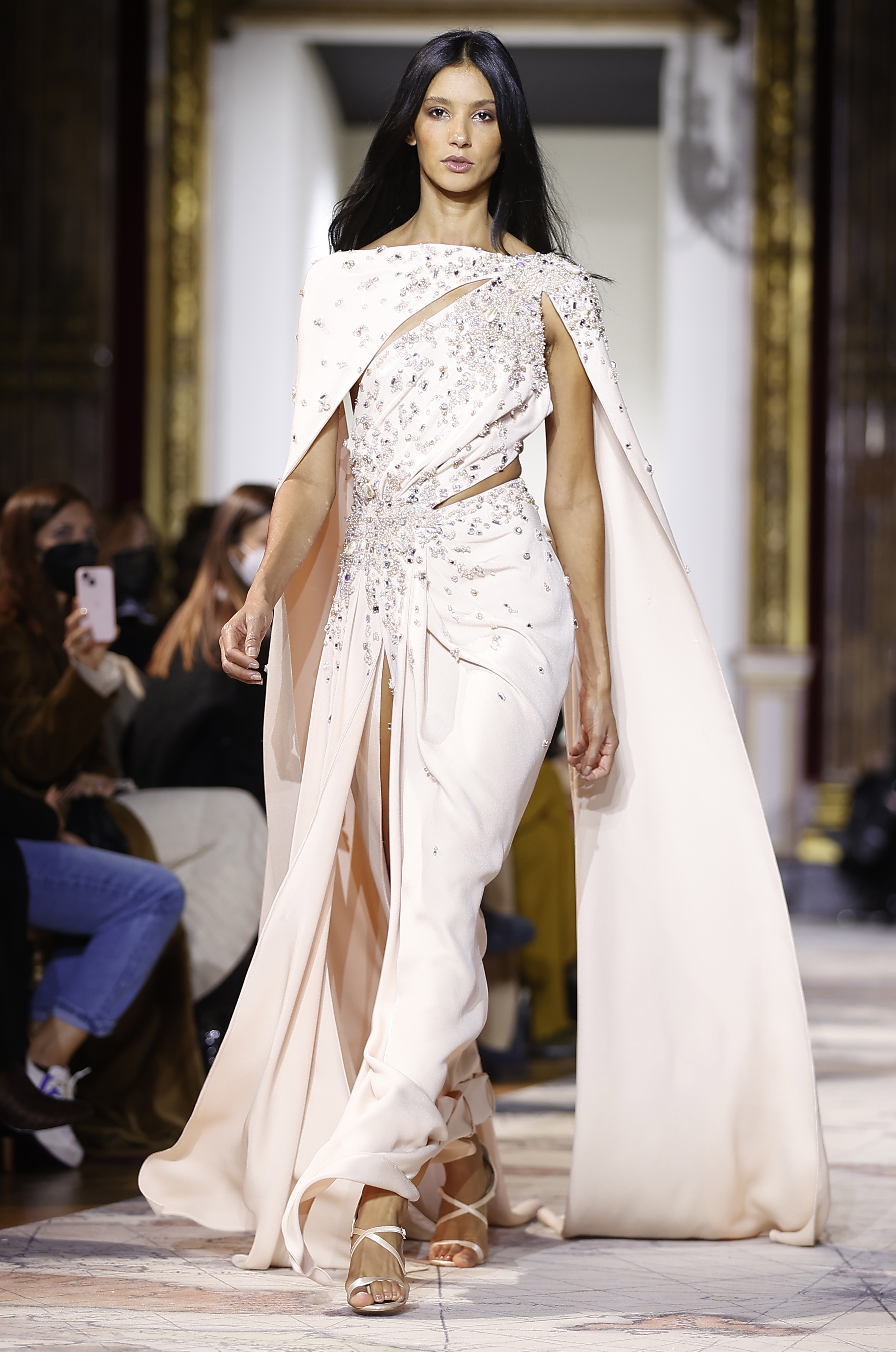 巴黎时装周jisoo服装全球首穿,巴黎高定时装周2024