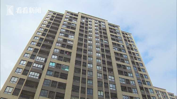 精装房住了三年瓷砖脱落,精装修房子装修不久吊顶脱落